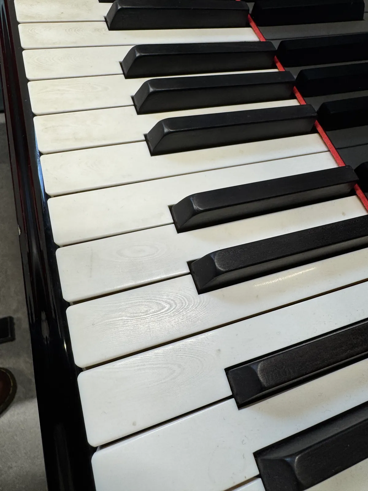 Ivoor op pianotoetsen: wat zijn de regels en waar moet u op letten?