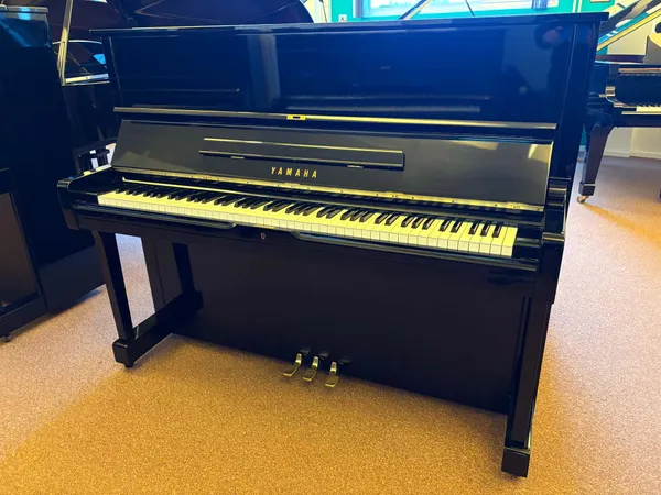 Yamaha U1G